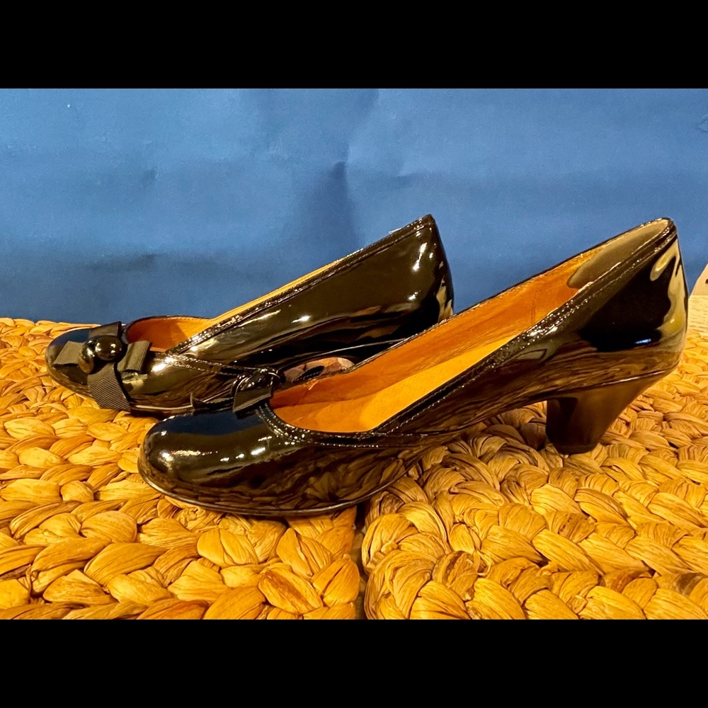 Sofft black patent leather heels. Worn once! - Picture 4 of 6